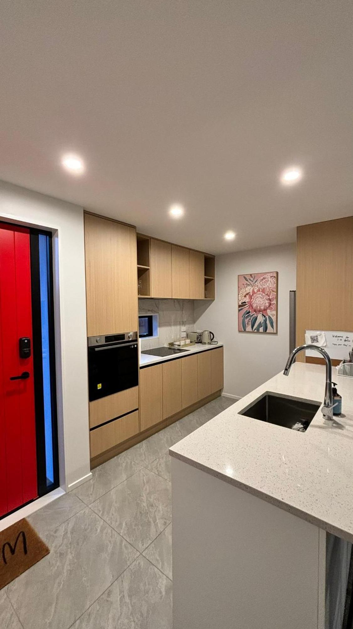 Close To And - Modern With Garage Apartamento Christchurch